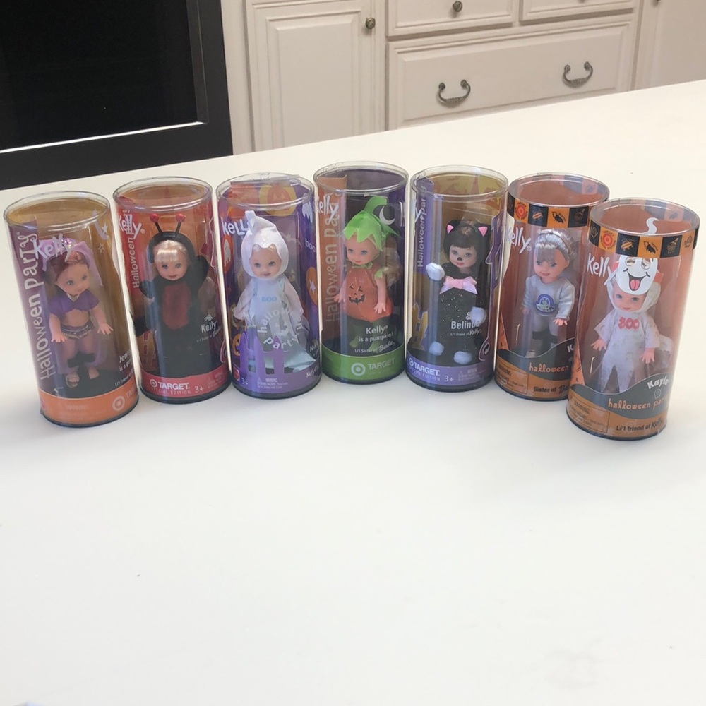 Lot of 7 Kelly Halloween dolls.